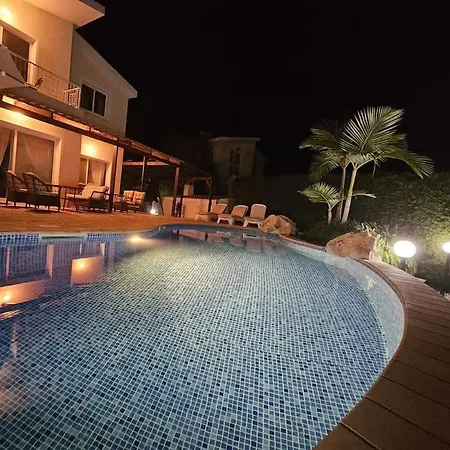 Crystal Coral Bay Villa Péjia