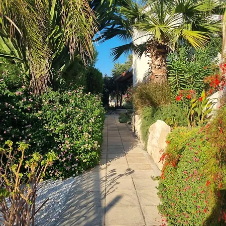 Crystal Coral Bay Villa Peyia