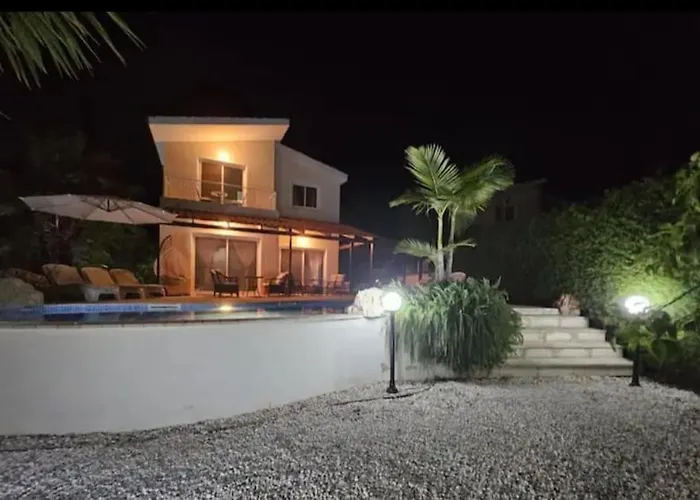 Crystal Coral Bay Villa *